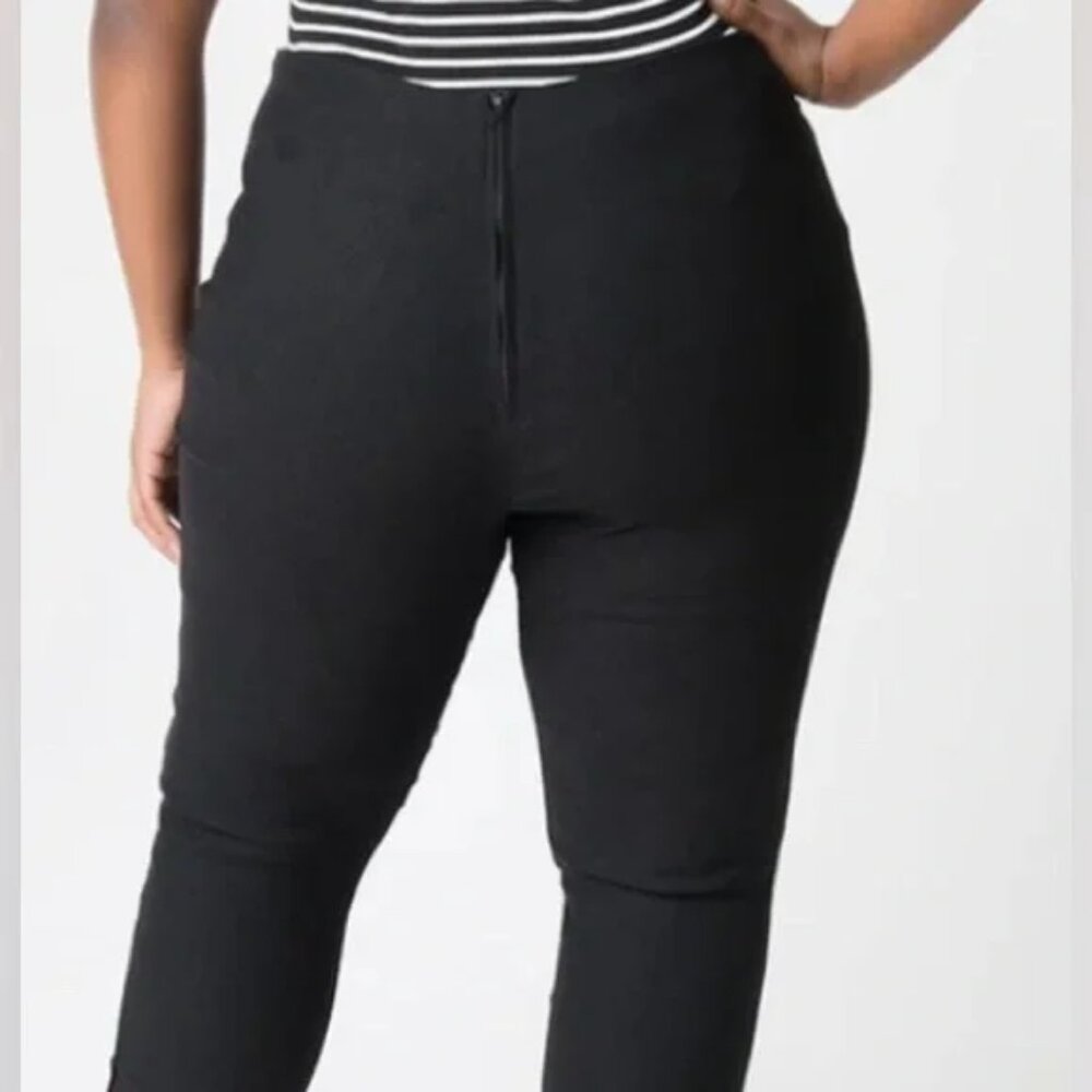 Unique Vintage Black Capri Pants - Picture 2 of 9